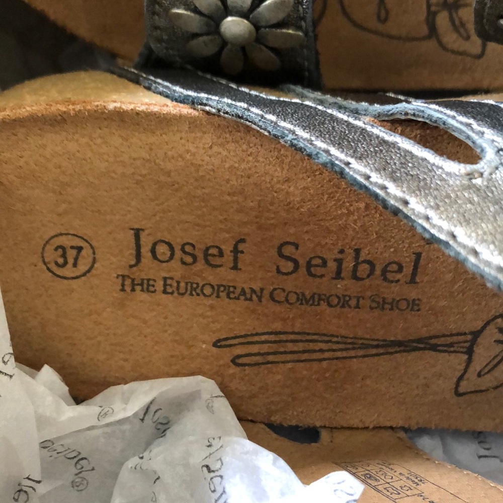 Sandals - Picture 5 of 5